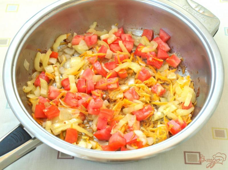 Фото приготовление рецепта: Обжаренные фрикадельки с соусом из овощей шаг №4