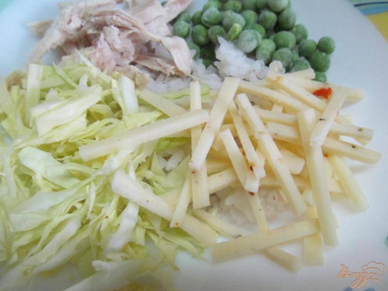 Фото приготовление рецепта: Салат из риса с овощами и апельсином шаг №2