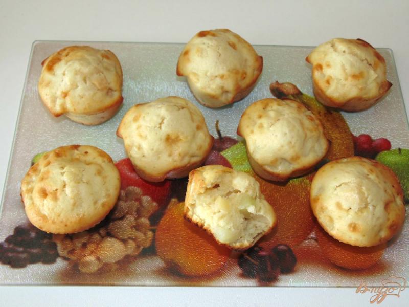 Фото приготовление рецепта: Кексы с грушей и яблоком шаг №6