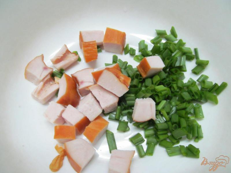 Фото приготовление рецепта: Салат с макаронами и копченой куриной грудинкой шаг №1