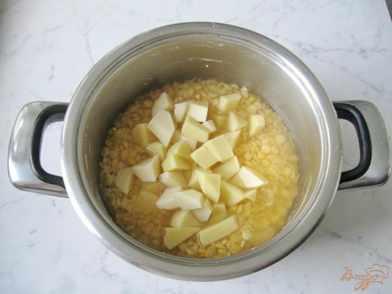 Фото приготовление рецепта: Гороховый суп с крутонами шаг №2