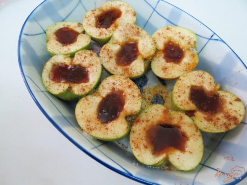 Фото приготовление рецепта: Яблоки запеченные с мёдом шаг №4