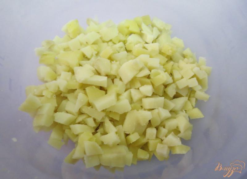 Фото приготовление рецепта: Картофельный салат с шампиньонами и огурцами шаг №2