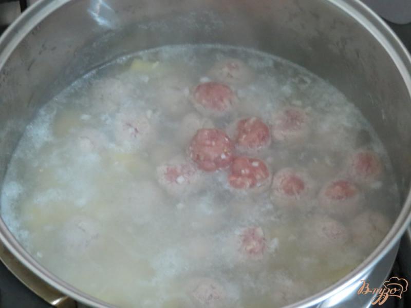 Фото приготовление рецепта: Рагу с фрикадельками в сметанном соусе шаг №6