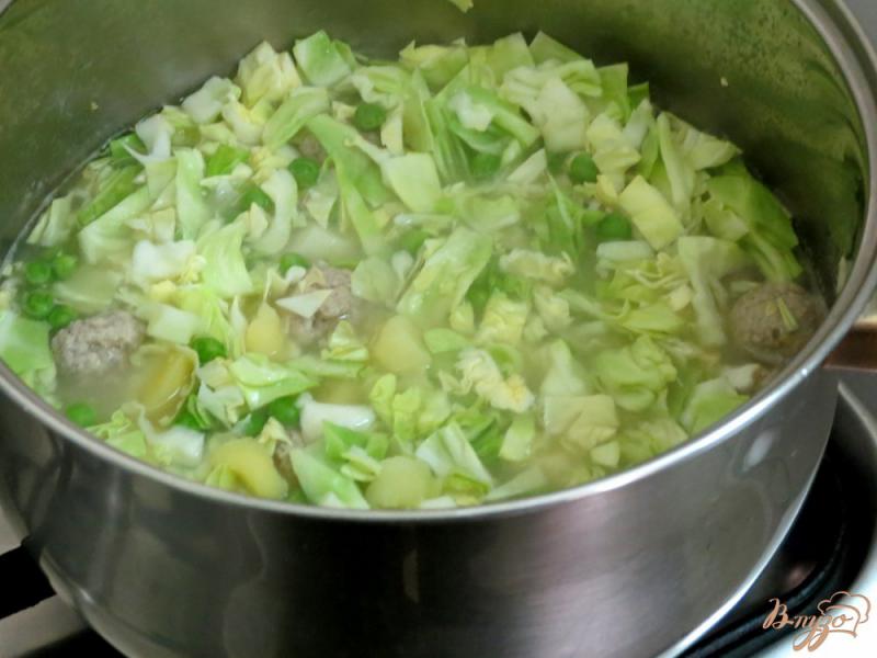 Фото приготовление рецепта: Рагу с фрикадельками в сметанном соусе шаг №14