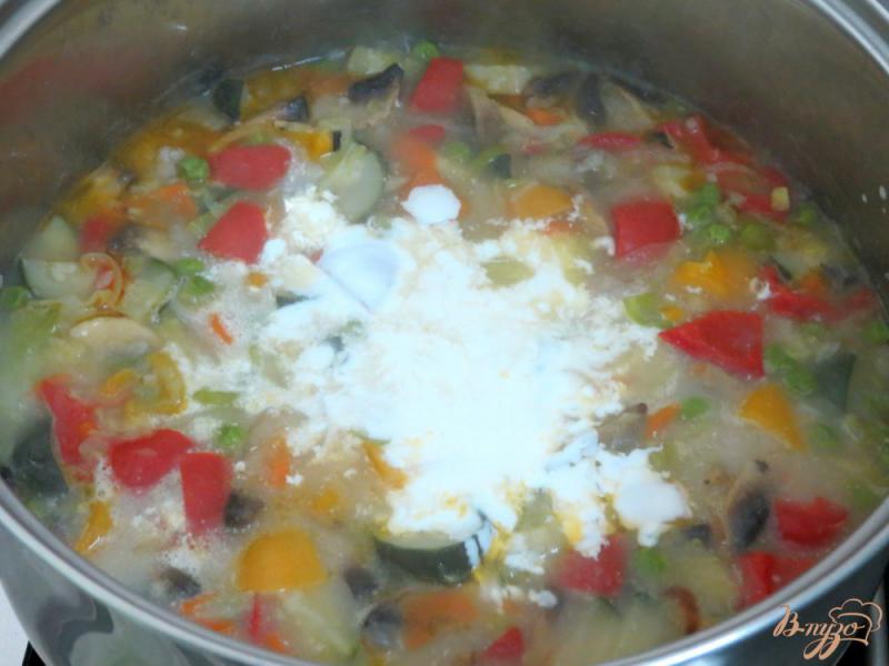 Фото приготовление рецепта: Рагу с фрикадельками в сметанном соусе шаг №16