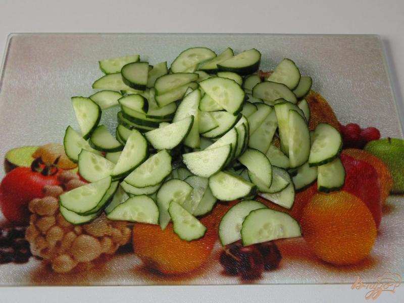 Фото приготовление рецепта: Салат из огурца с медовой заправкой шаг №1