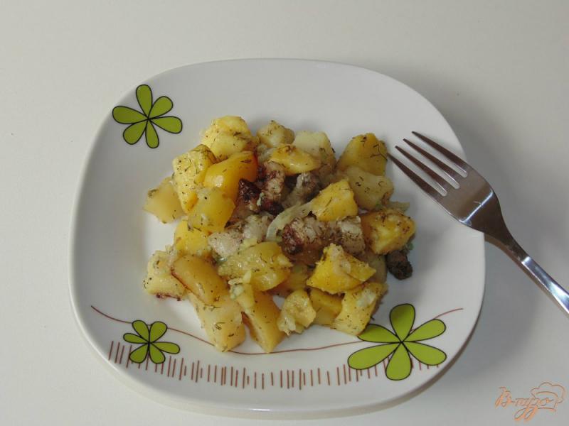 Фото приготовление рецепта: Картофель с салом и луком в рукаве шаг №6
