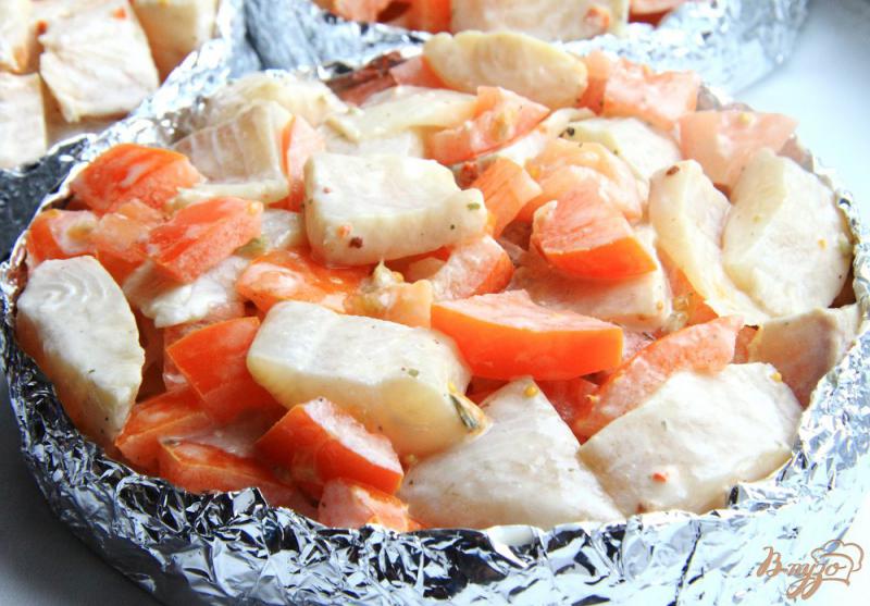 Фото приготовление рецепта: Филе тилапии, запеченное с картофелем шаг №10
