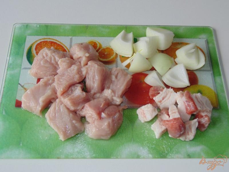Фото приготовление рецепта: Котлеты из филе индейки с салом и зеленью шаг №1
