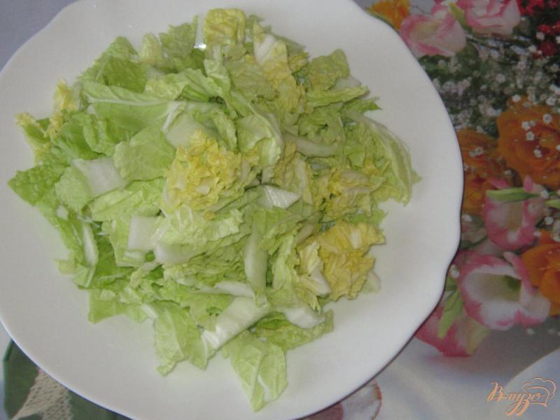 Фото приготовление рецепта: Салат «Зеленый» с маринованной кукурузой шаг №6