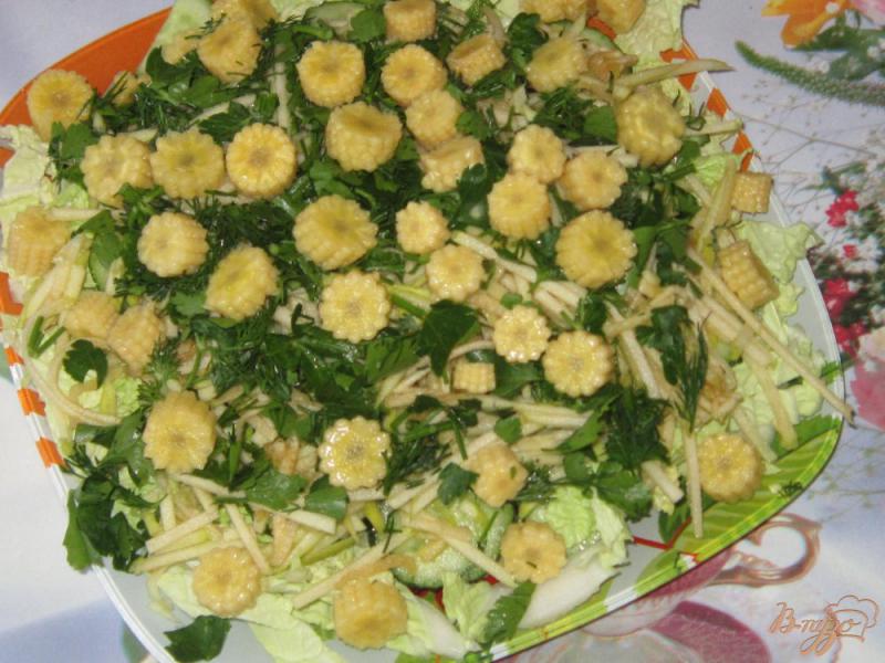 Фото приготовление рецепта: Салат «Зеленый» с маринованной кукурузой шаг №9