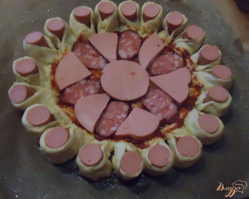 Фото приготовление рецепта: Пицца «Цветок» шаг №9
