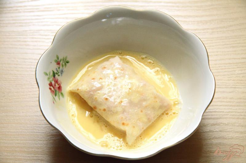 Фото приготовление рецепта: Конвертики из лаваша с ветчиной и сыром шаг №8
