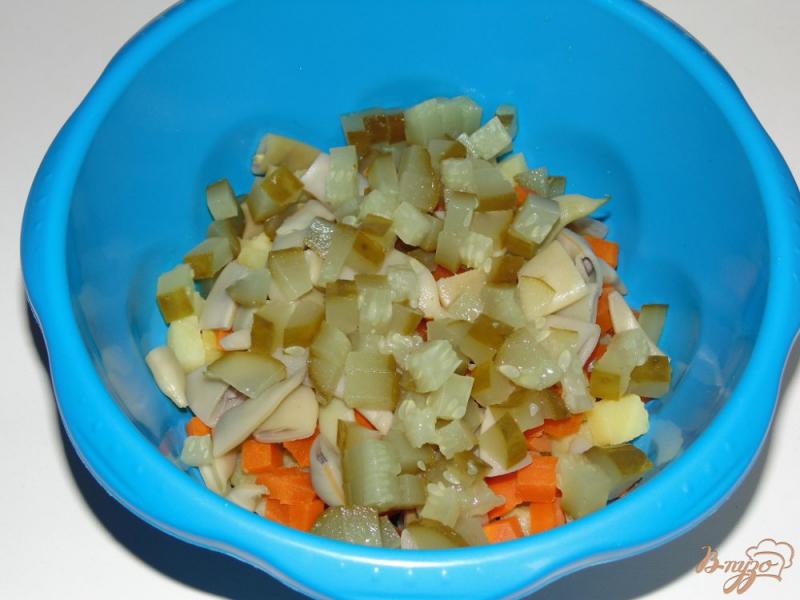 Фото приготовление рецепта: Бюджетный салат со стручковой фасолью шаг №5