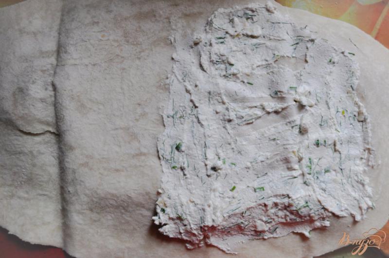 Фото приготовление рецепта: Лаваш с начинкой  из сыра и зелени шаг №4
