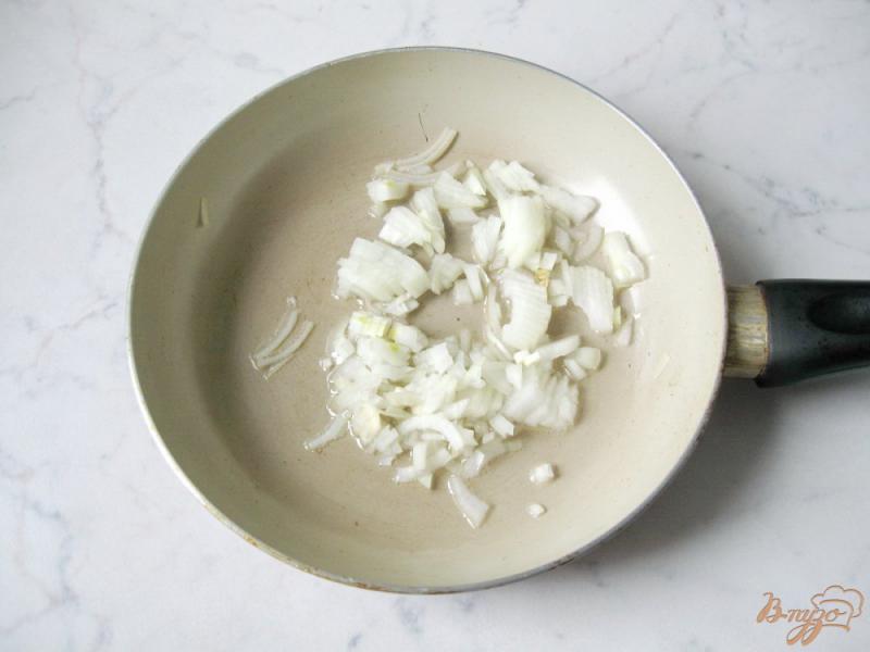 Фото приготовление рецепта: Картофельная запеканка с яичницей шаг №3