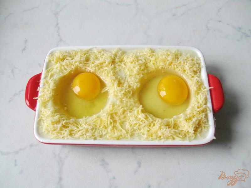 Фото приготовление рецепта: Картофельная запеканка с яичницей шаг №7