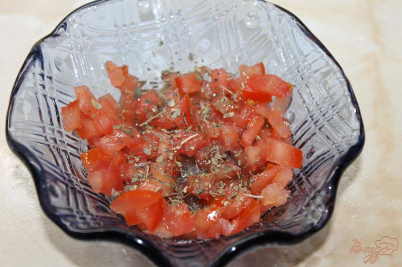 Фото приготовление рецепта: Брускетта  с пармезаном, чесноком и помидором шаг №4