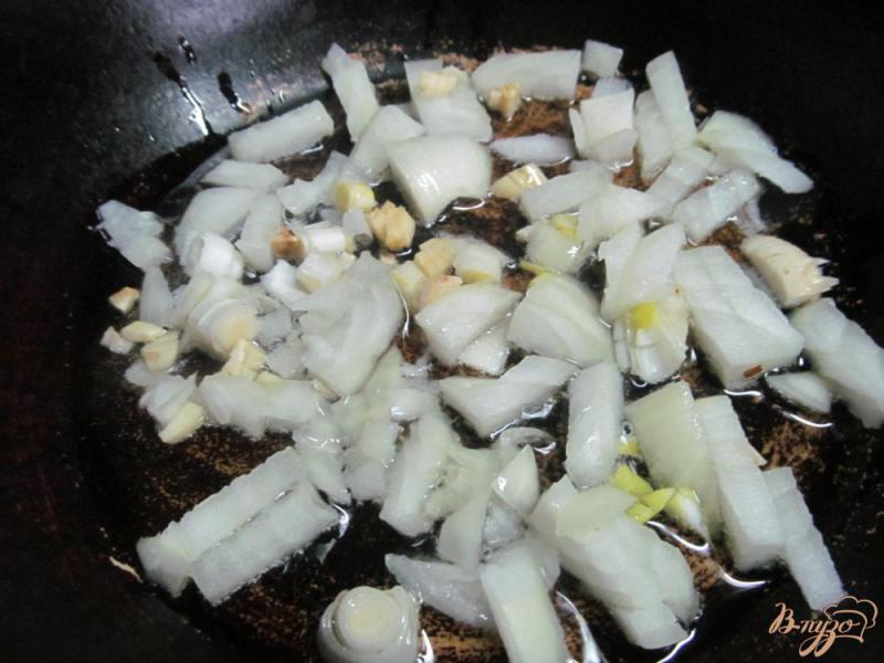 Фото приготовление рецепта: Куриные рулеты фаршированные грибами и щавелем шаг №2