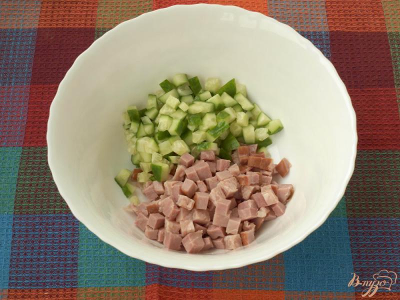 Фото приготовление рецепта: Салат с ветчиной, сыром и ананасом шаг №1