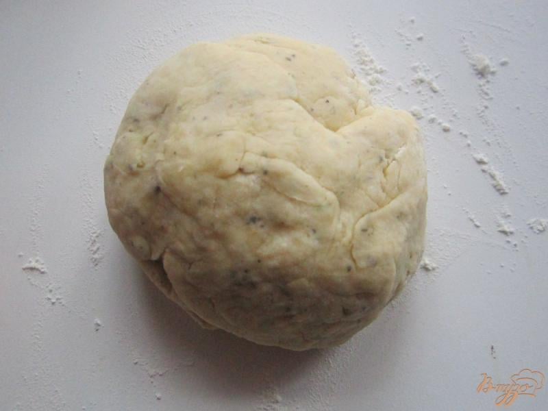 Фото приготовление рецепта: Соленое печенье со специями шаг №4