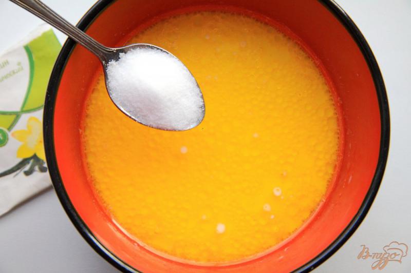 Фото приготовление рецепта: Пасхальный кулич с изюмом и  апельсиновой цедрой шаг №8