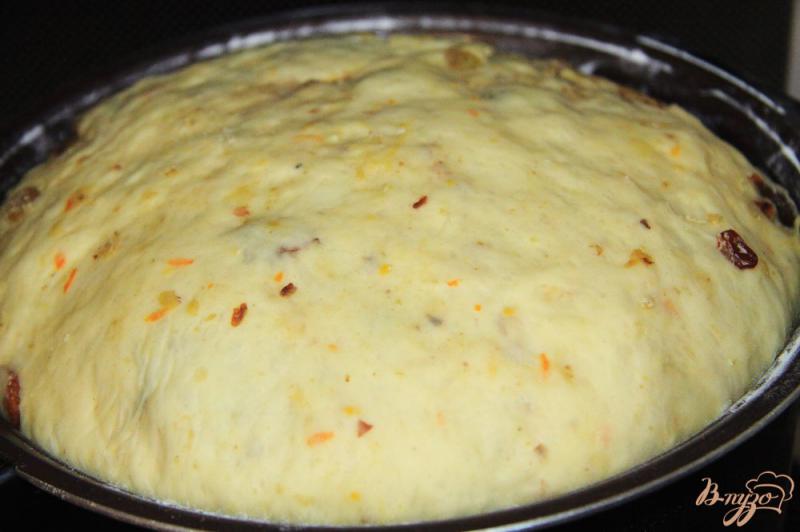Фото приготовление рецепта: Пасхальный кулич с изюмом и  апельсиновой цедрой шаг №12