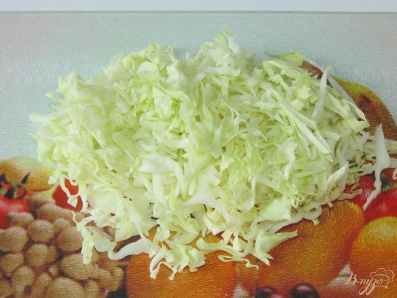 Фото приготовление рецепта: Салат с сельдереем корневым и свежим базиликом шаг №1