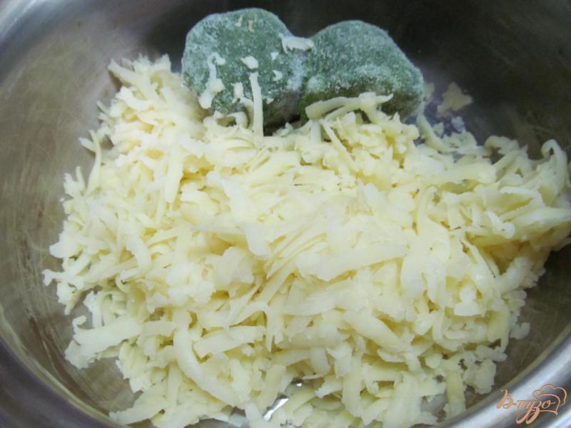 Фото приготовление рецепта: Суп из шпината с сыром шаг №2