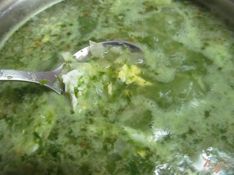Фото приготовление рецепта: Суп из шпината с сыром шаг №4