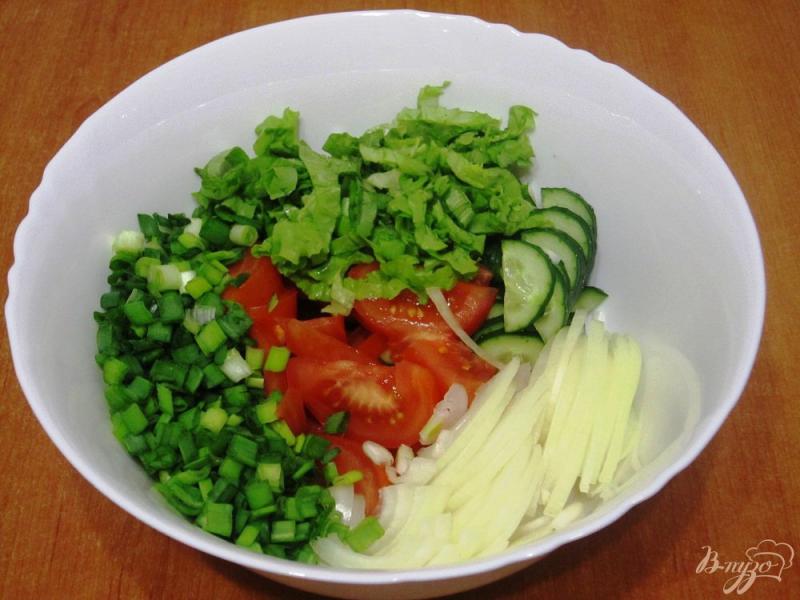 Фото приготовление рецепта: Салат с зеленью и курицей шаг №7