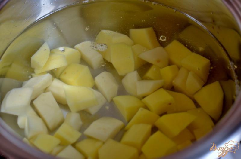 Фото приготовление рецепта: Суп с шампиньонами и плавленым сырком шаг №1