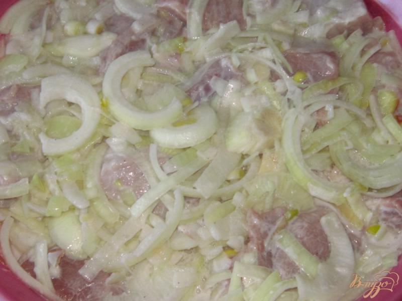 Фото приготовление рецепта: Шашлык из свинины маринованный в минералке шаг №5