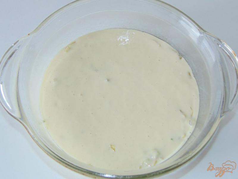 Фото приготовление рецепта: Заливной пирог на кефире с капустой шаг №7