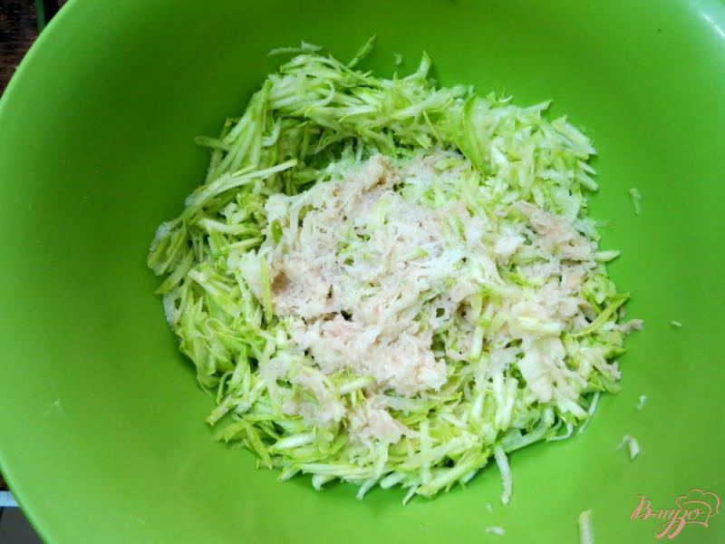 Фото приготовление рецепта: Кабачково - капустные котлеты шаг №2