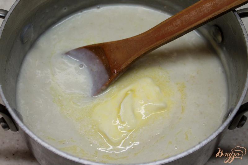 Фото приготовление рецепта: Торт медовый с заварным кремом и орехами шаг №6