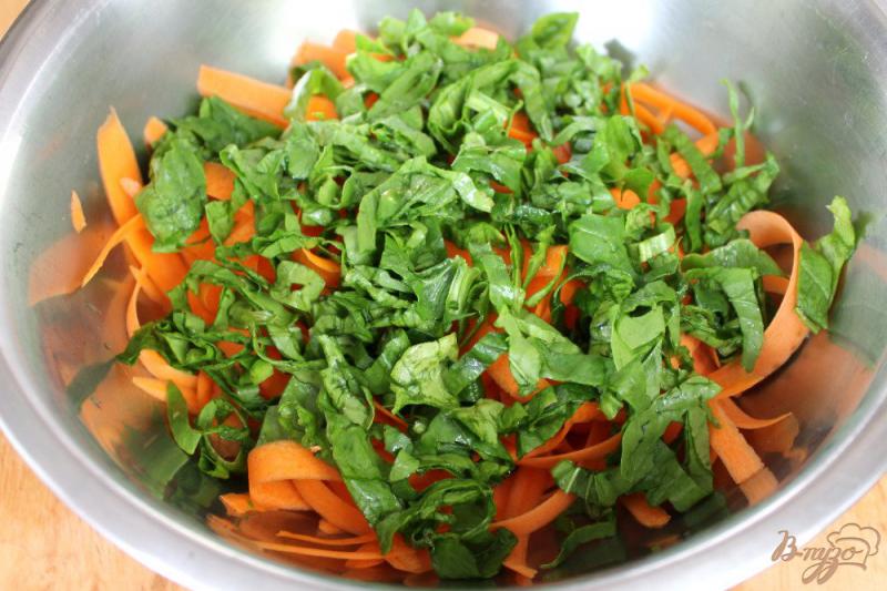 Фото приготовление рецепта: Морковный салат с бужениной и горчичным соусом. шаг №2