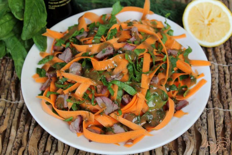 Фото приготовление рецепта: Морковный салат с бужениной и горчичным соусом. шаг №6