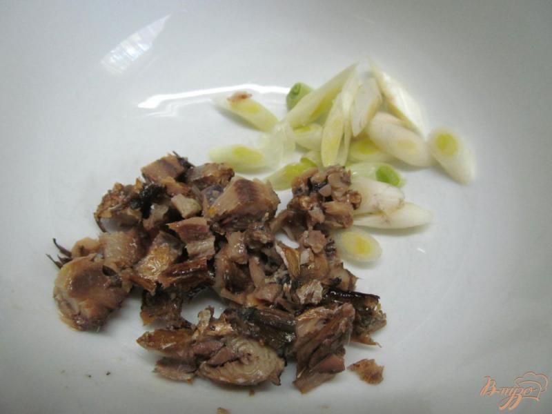 Фото приготовление рецепта: Салат со шпротами и свеклой шаг №2