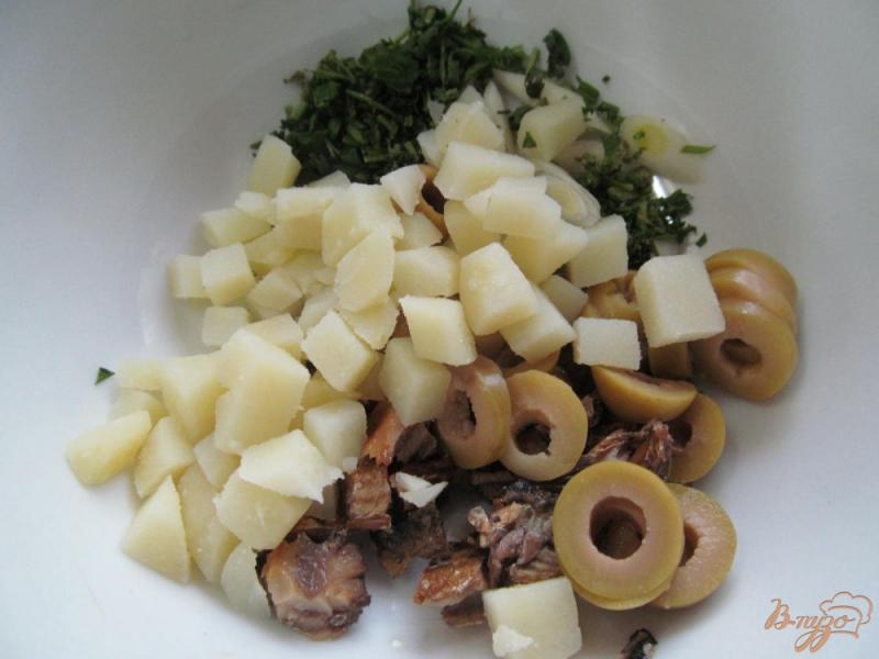 Фото приготовление рецепта: Салат со шпротами и свеклой шаг №4