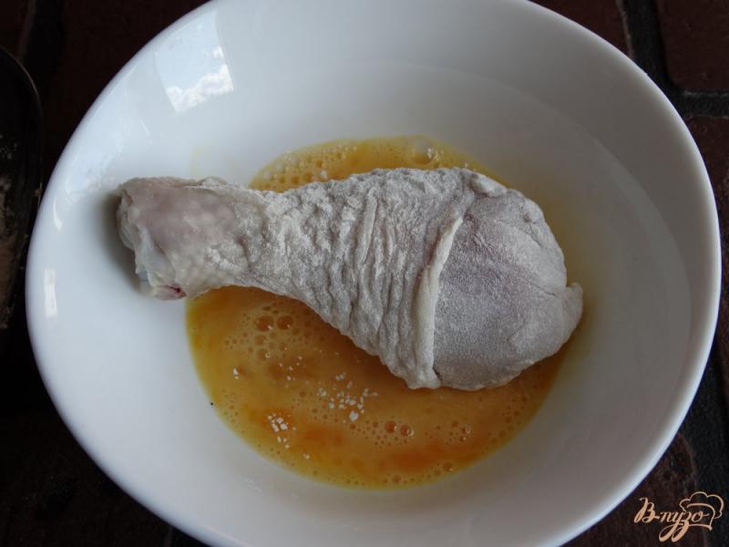 Фото приготовление рецепта: Куриные голени в хлебно-сырной панировке шаг №5
