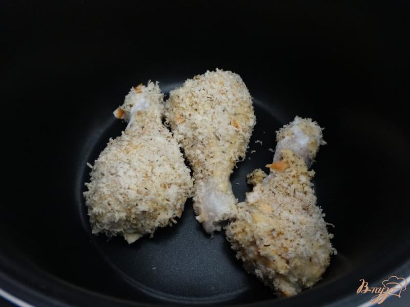 Фото приготовление рецепта: Куриные голени в хлебно-сырной панировке шаг №7