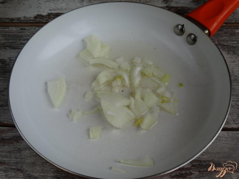 Фото приготовление рецепта: Теплый салат с пастой и маринованными грибами шаг №1