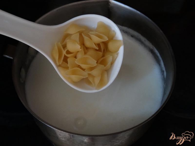 Фото приготовление рецепта: Ванильные молочные макароны шаг №3