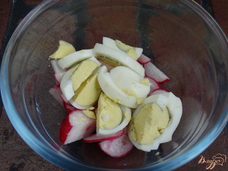 Фото приготовление рецепта: Салат с щавелем, гренками, яйцом и картофелем шаг №2