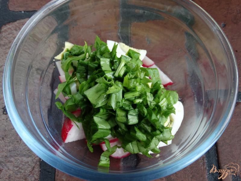 Фото приготовление рецепта: Салат с щавелем, гренками, яйцом и картофелем шаг №4