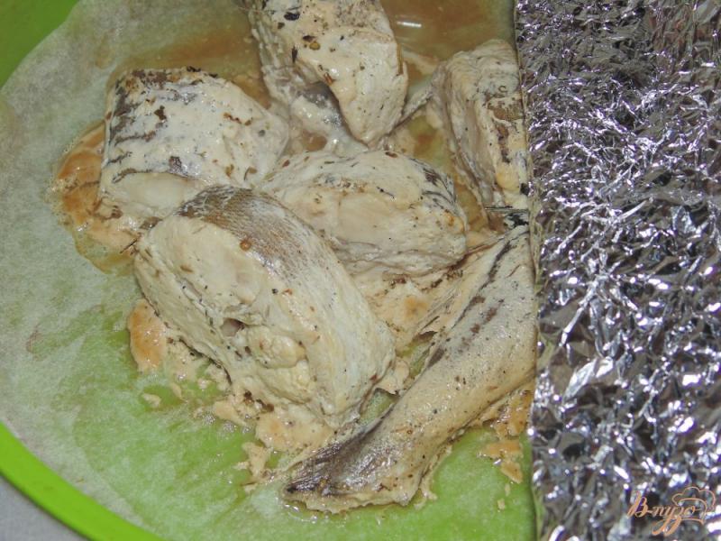 Фото приготовление рецепта: Хек в маринаде из сметаны с соевым соусом шаг №5
