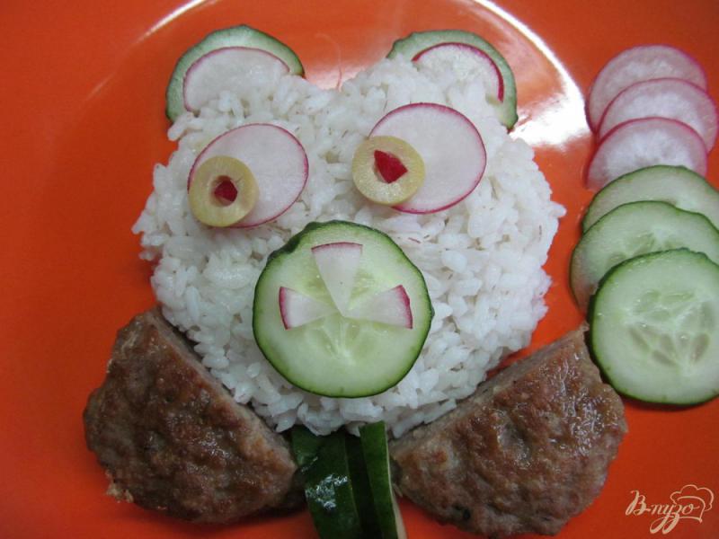 Фото приготовление рецепта: Блюдо для детей из риса с котлетой шаг №6