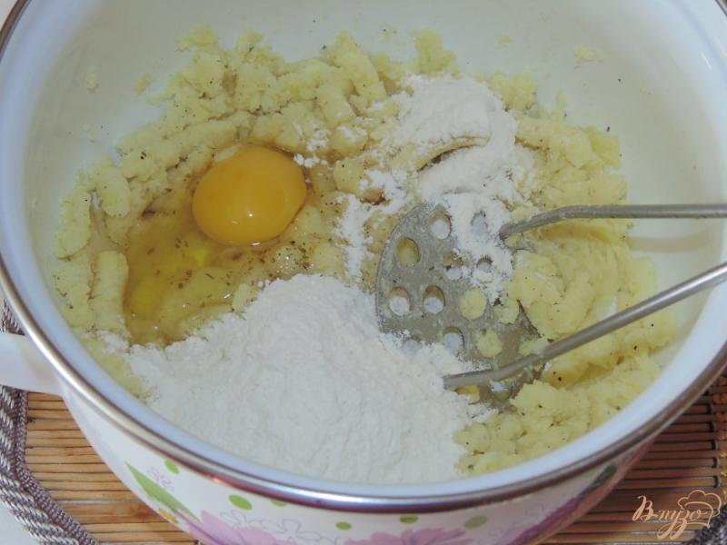 Фото приготовление рецепта: Картофельные лепешки шаг №2